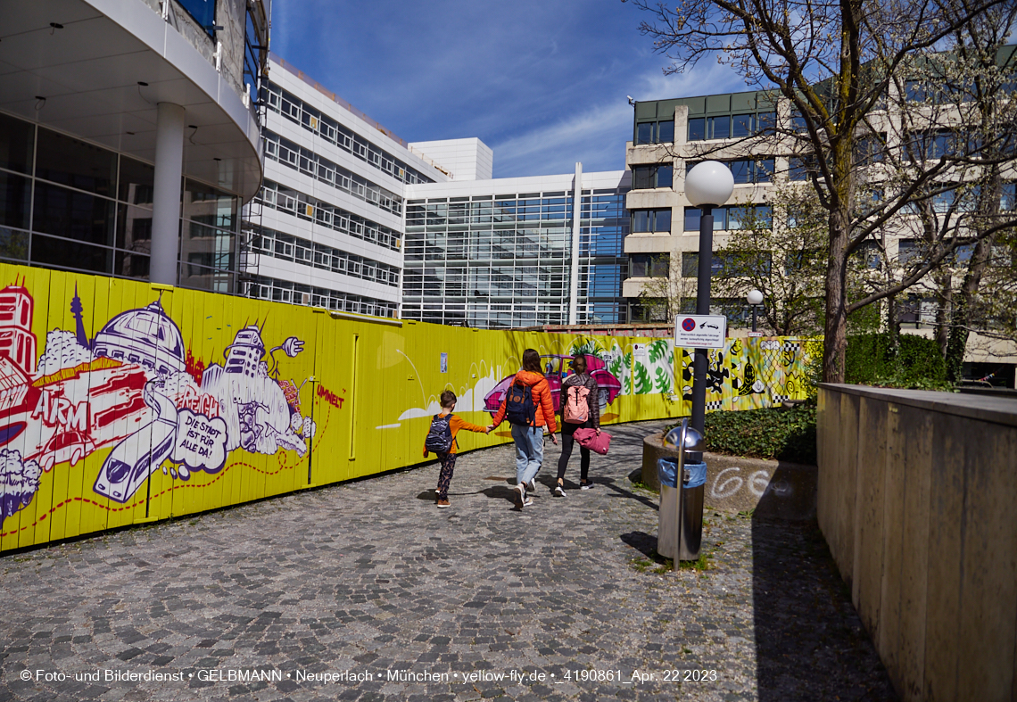 22.04.2023 - Baustelle auf der ehemaligen Allianz-Versicherung in Neuperlach